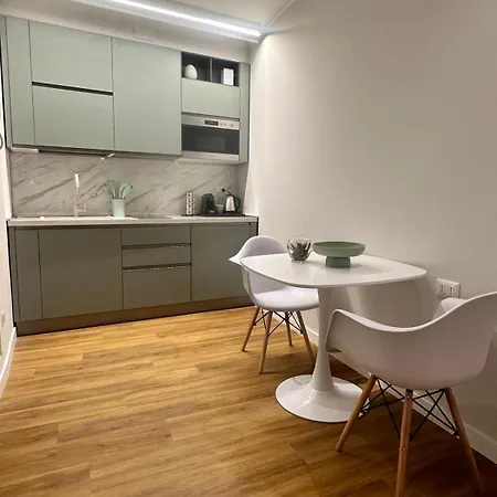 The Captain's Sirocco - Center Leonardo Academy Apartamento